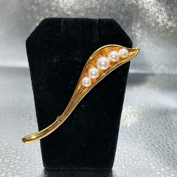 Vintage Graduated Faux Bubble Pearl Gold Tone Bar Pin Brooch Timeless Elegance - Picture 1 of 6